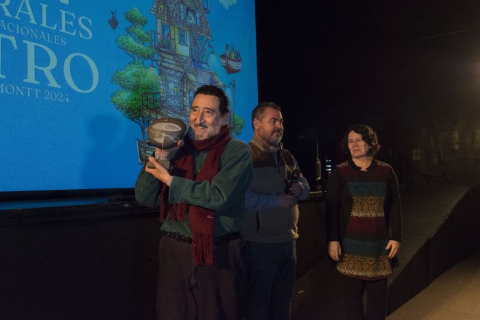 Actor José Soza es premiado en festival Temporales Internacionales de Teatro de Puerto Montt