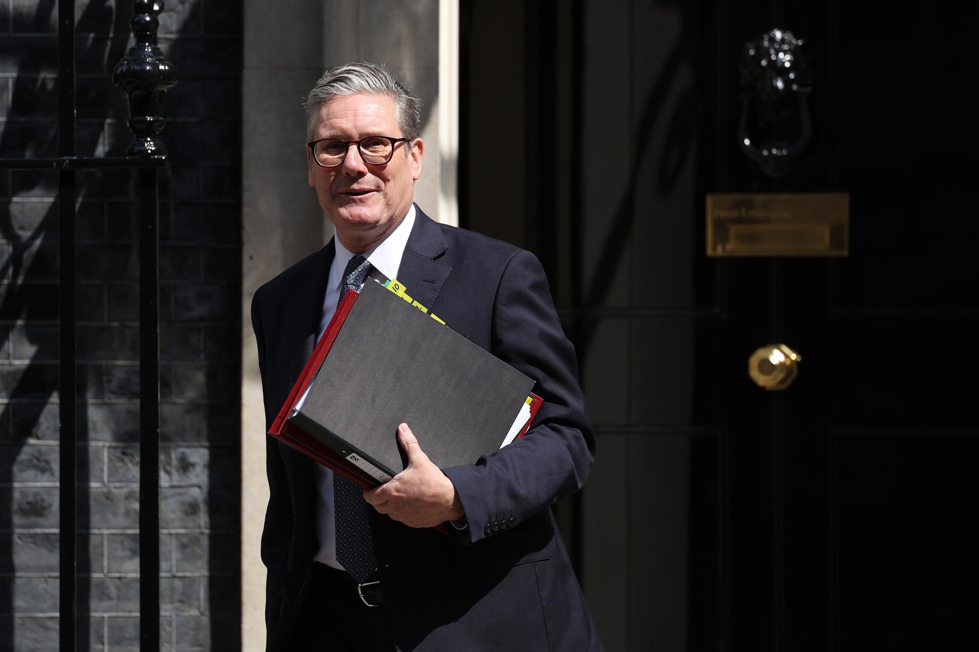 En Inglaterra, Kier Starmer cierra una semana crítica, pero sus rivales aún no dan el paso