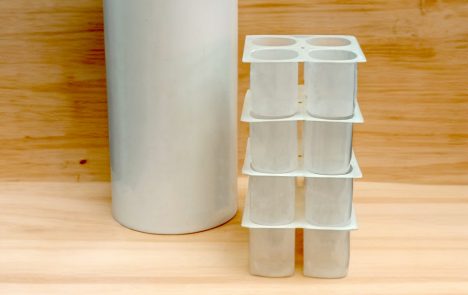 Desarrollan tecnología que permite incorporar material reciclado en un nuevo envase para yogur
