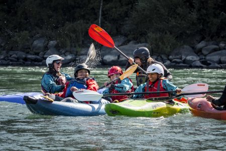 Niños y niñas del Biobío buscan llegar al Festival de ríos en Hornopirén
