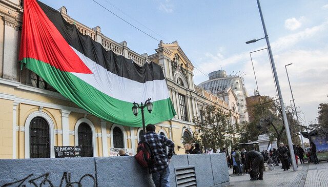 "Acampe" por Palestina deja Casa Central de Universidad de Chile y propone plebiscito vinculante