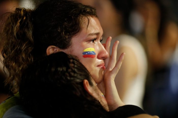 De la esperanza a la decepción: Venezolanos desconsolados mastican la derrota  en Providencia