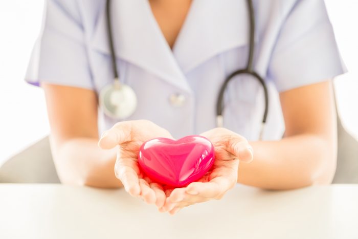 Los infartos cardíacos en mujeres son más peligrosos: conoce los factores de riesgo y prevención