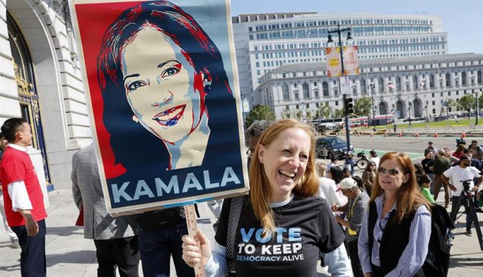 Kamala Harris allana camino hacia nominación demócrata en solo 24 horas