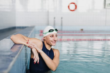 Natación para las mujeres: por qué se recomienda como deporte y cuáles son sus beneficios