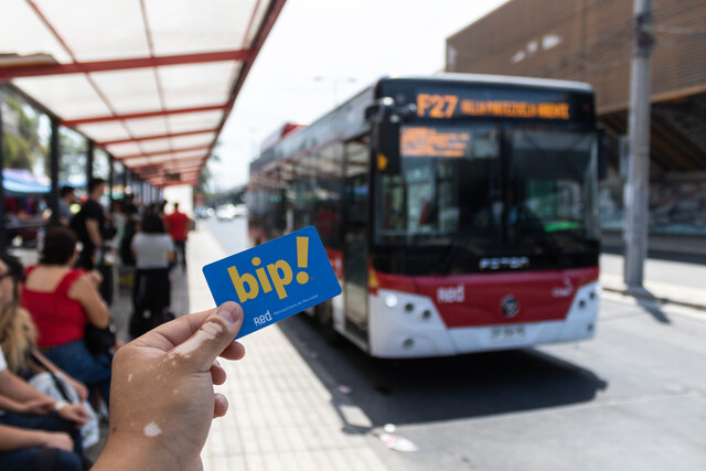 Ya no son $20, ahora son $10: Gobierno precisa alza del transporte público