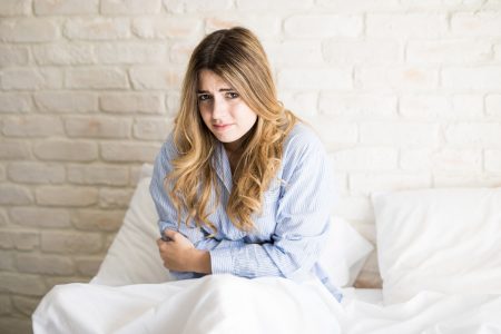 7 razones por las que la menstruación duele más en invierno y conoce cómo aliviar el malestar