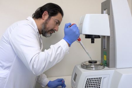 Moderno equipo impulsará la investigación en nanomedicina y farmacología