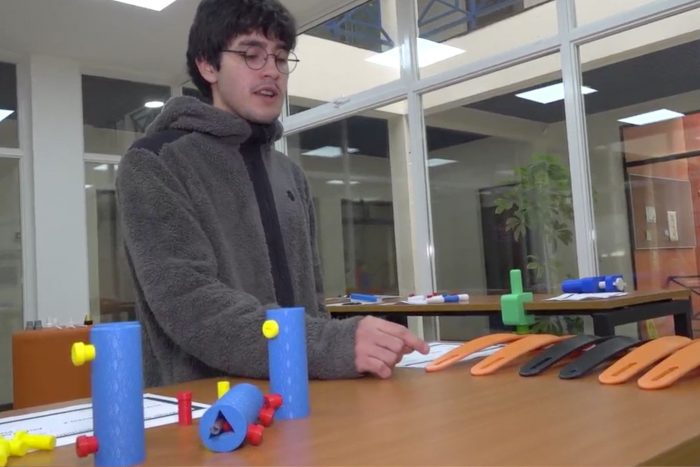 Estudiantes desarrollaron piezas 3D para prótesis de niños de la Teletón