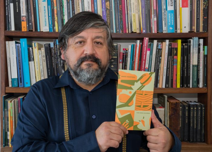 Poeta Yuri Soria-Galvarro: "Al escritor, además de los fantasmas, lo persiguen las contradicciones"