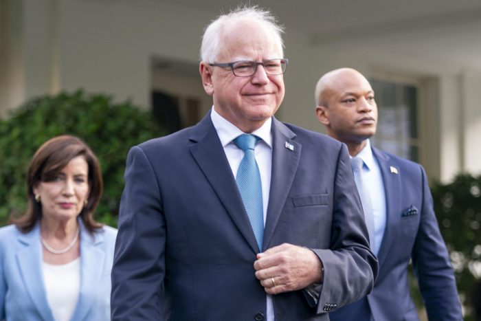 Gobernador de Minesota, Tim Walz, será candidato a vicepresidente de Kamala Harris