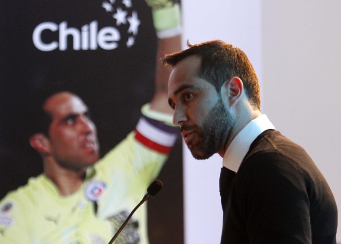 Claudio Bravo anuncia su retiro profesional: “Es hora de comenzar otra etapa en mi vida”