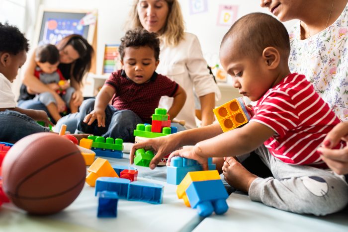 ¿El Estado debe garantizar y ocuparse del cuidado y educación de la infancia?