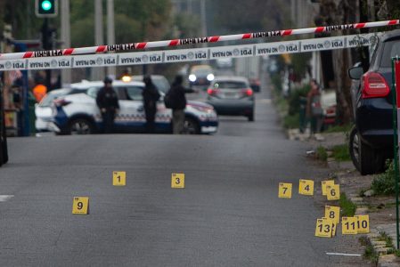 Balacera frente a cancha de fútbol en Cerro Navia deja dos muertos y un adolescente herido