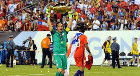 “Es momento de cerrar un ciclo”: Claudio Bravo cuelga los guantes y dice adiós al fútbol profesional