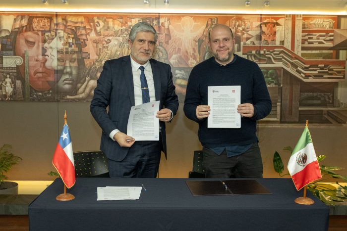 Universidad fortalece lazos con México con apertura de “Cátedra México-Chile” y nueva librería