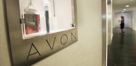 Avon se acoge a ley de quiebras en EEUU para enfrentar más de 300 demandas por talco