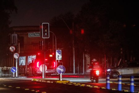 Con cacerolazos vecinos protestan por extensos cortes de luz tras sistema frontal de semana pasada