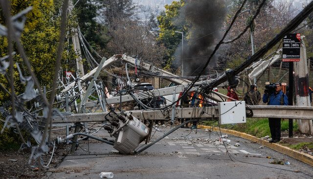 Piden rebaja en cuentas de la luz tras lluvia de demandas contra Enel