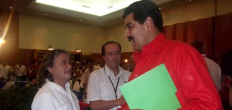 Navarro intenta desmarcarse de etiqueta de "chavista" y se cuadra con Boric sobre Venezuela