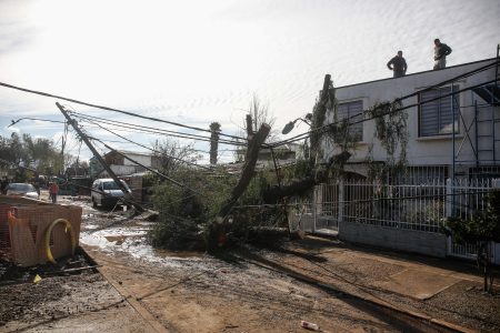 Nuevas Protestas por cortes de luz en Santiago mientras Enel acuerda compensaciones con el Sernac