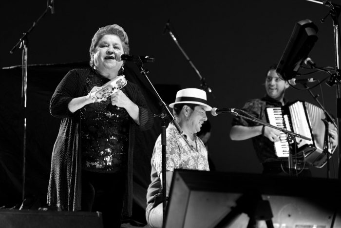 La primera dama de la Yein Fonda María Esther Zamora lidera repertorio cuequero en Estadio Nacional