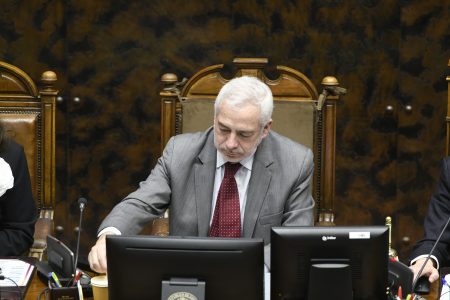 Aniversario del Senado: pifias para el secretario y aplausos para el presidente