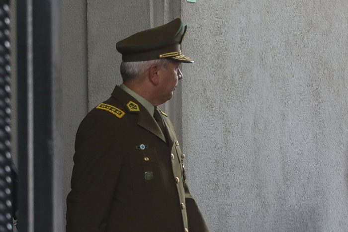 Tras múltiples intentos fallidos por aplazar formalización Yáñez deja dirección de Carabineros