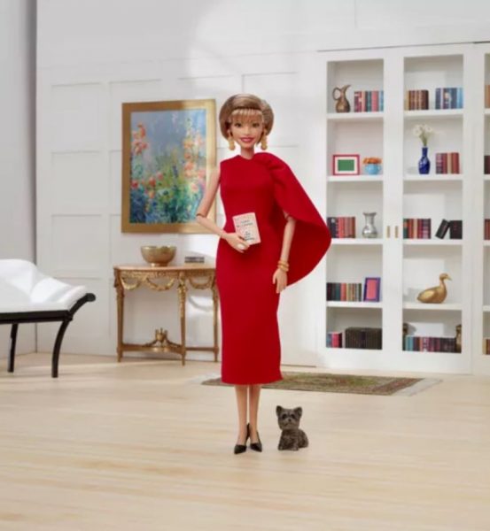 Mattel lanza una Barbie en honor a Isabel Allende como parte de su colección de mujeres inspiradoras