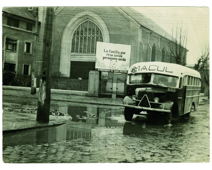 Lanzamiento del libro “Reflejos: Santiago en el espejo del tiempo”