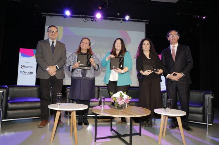 Lanzan segunda versión de premio que reconoce a mujeres en ciencia, tecnología e ingeniería