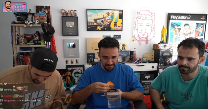 Streamers españoles le pusieron nota a dulces y snacks chilenos… varios con nota roja