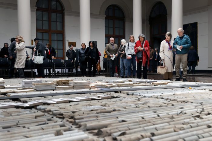 Inauguran instalación artística que conmemora 50 años del asesinato de Carlos Prats y Sofía Cuthbert