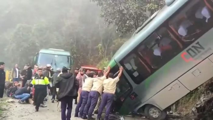 Accidente de bus que viajaba a Machu Picchu deja 20 heridos: 3 chilenas en estado "reservado"