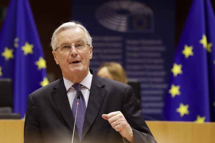 Macron nombra al conservador Michel Barnier como primer ministro de Francia