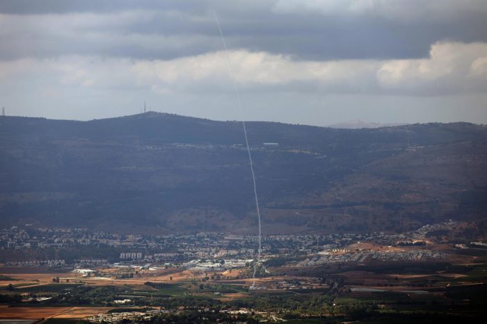 Hizbulá dispara más de 100 cohetes contra el norte de Israel apuntados a Haifa y Galilea