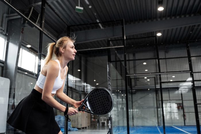 Conoce los 5 beneficios del pádel para la mujer: tonifica, adelgaza  y ayuda a la salud mental