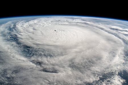 Cuatro muertos y más de tres millones de hogares sin luz en Florida tras paso del huracán Milton