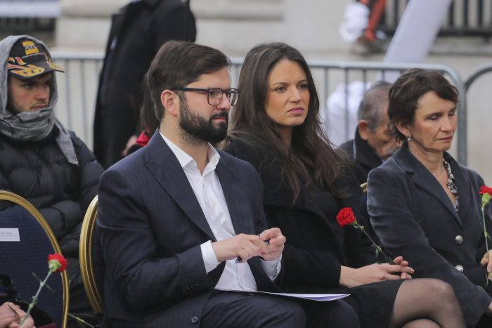 Presidente Boric respalda a Irina Karamanos y descarta participación en financiamiento ilegal