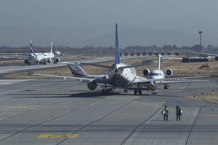 Falsa amenaza de bomba en vuelo hacia Panamá activa protocolo en Aeropuerto de Santiago