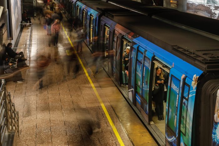 Metro de Santiago informa de suspensión de servicio en siete estaciones de la L1