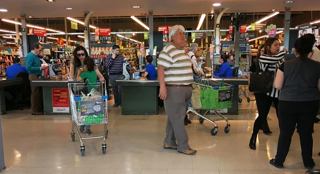 Feriados 31 de octubre y 1 de noviembre: cómo funcionarán los supermercados