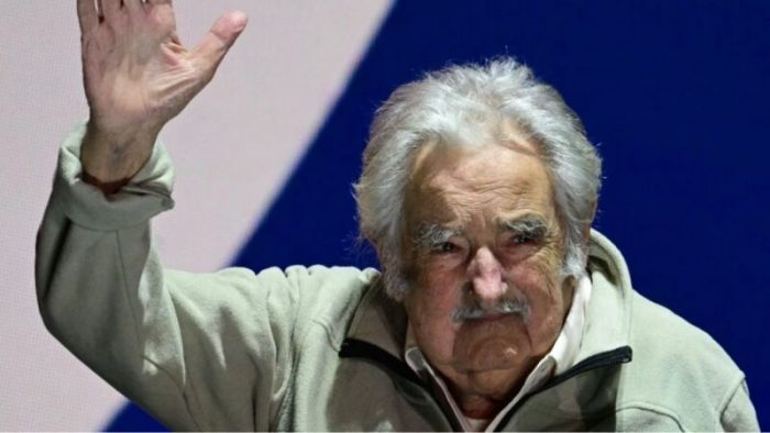 Mujica informa de que el cáncer se le expandió al hígado: “Me estoy muriendo”