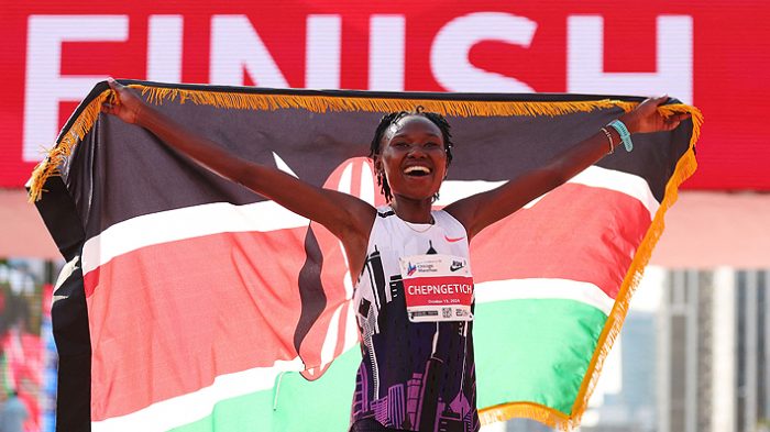 La keniana Ruth Chepngetich rompió el récord mundial en el maratón femenino