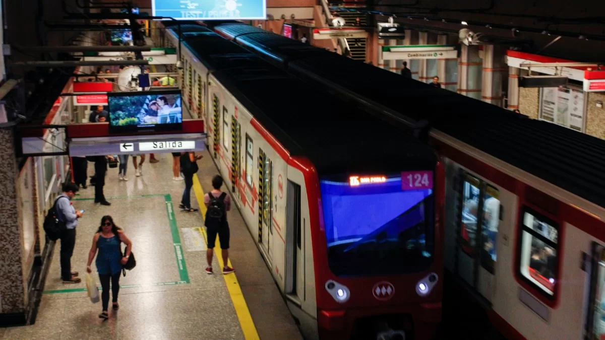 Metro de Santiago anunció horario de cierre para este viernes 18 de octubre