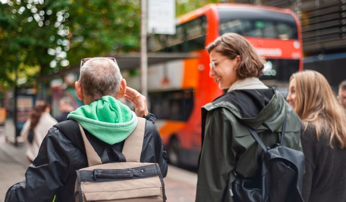 Paseos a pie: personas que han vivido en situación de calle comparten su mirada sobre sus ciudades