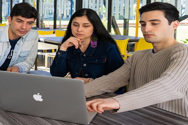 Escuela de Postgrado realizó talleres para apoyar a postulantes a Becas ANID