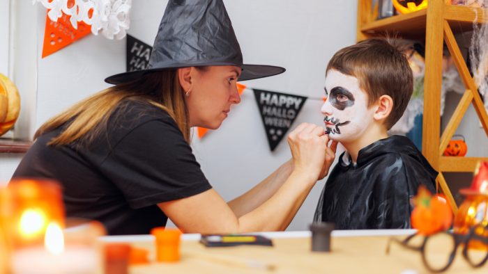 Consejos para un uso seguro de maquillaje infantil en Halloween