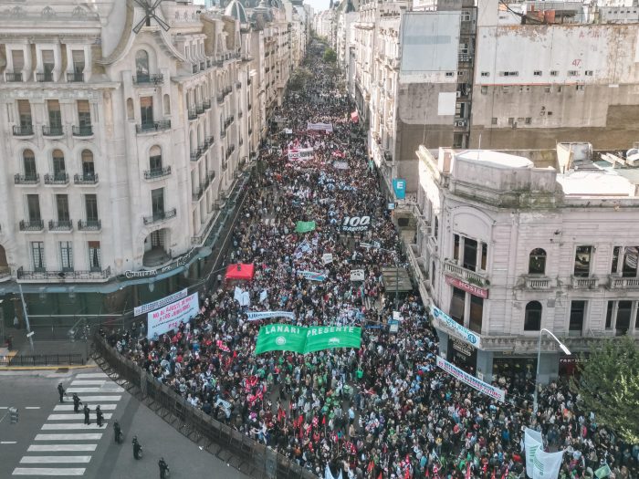 Multitudinaria protesta en Argentina contra el ajuste de Milei a la universidad pública