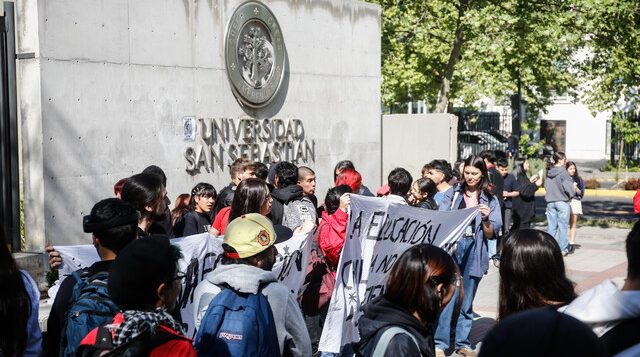 Confech marcha por sueldo de Marcela Cubillos: federación de estudiantes USS se desmarca